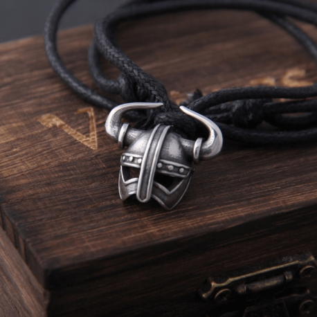 Collier Casque de Vikings